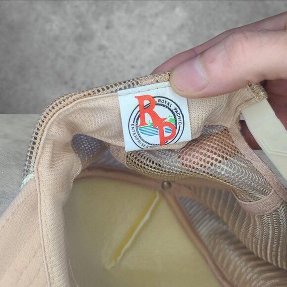 Vintage 90s 'Sand's Las Vegas Hotel' tan trucker hat - Picture 3 of 3